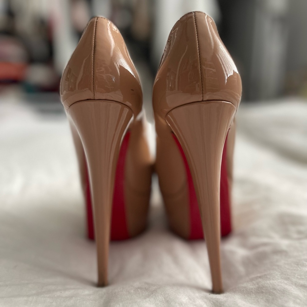 Christian Louboutin - Highness 160 Patent Leather Pumps - Picture 3 of 11